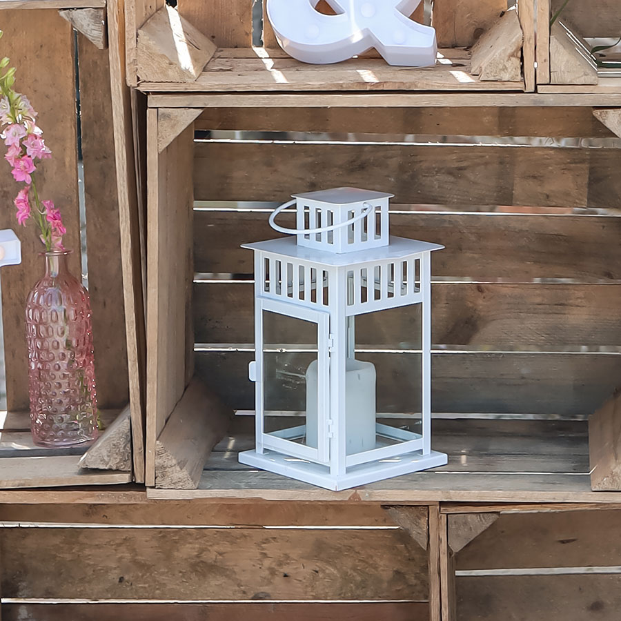 Yesrentals-lantaarn-wit Deze lantaarn wit is perfect om jouw ceremonie helemaal compleet mee te maken