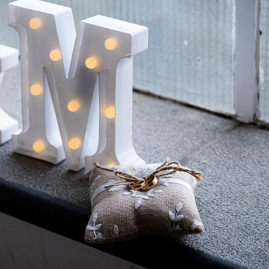 Yesrentals-ringkussen-jute Dit ringkussen jute is perfect voor jullie ringen.